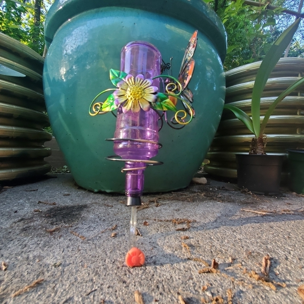 HUMMINGBIRD FEEDER Metal Garden Art Hummingbird Feeder NWT